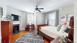 3 bedrooms, desk, iron/ironing board, free WiFi - Cozy Home Centrally Located + Great Amenities (Danville)