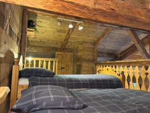 5 bedrooms, iron/ironing board, travel cot, Internet