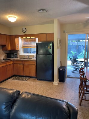 Interior - Clean quiet safe Charming 2-bedroom house in beautiful Vero Beach Florida (Vero Beach)