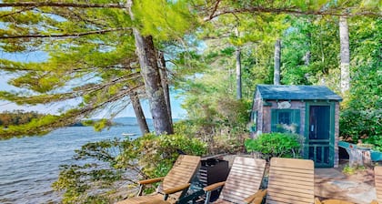 Picturesque Squam Lake House: beach/dock access & dog friendly