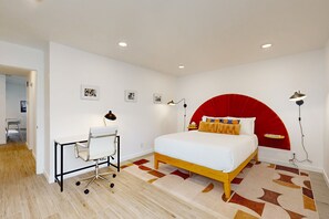 2 soverom, strykejern/-brett, internettilgang og sengetøy