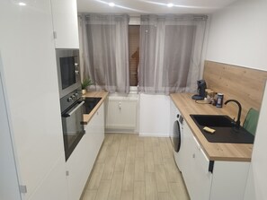 Fridge, microwave, oven, stovetop