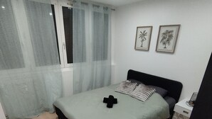 2 bedrooms, iron/ironing board, travel crib, WiFi (free)