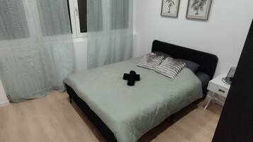 2 chambres, fer et planche à repasser, lit parapluie, Wi-Fi gratuit