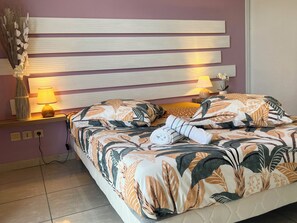 2 bedrooms, travel crib, free WiFi, bed sheets