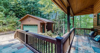 Serene house with fireplaces, wifi, hot tub + dog friendly
