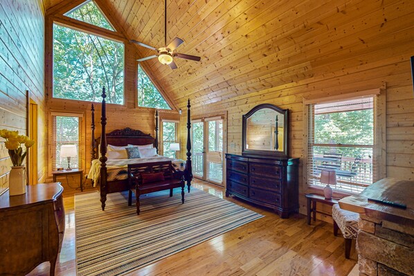 4 habitaciones, tabla de planchar con plancha, internet y ropa de cama 