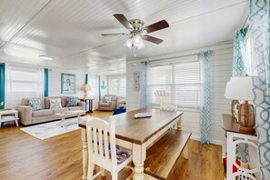 Interior - Spacious house near beach access and activities, dog-friendly (Dauphin Island)
