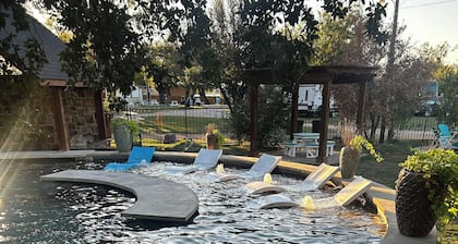 8 min to Rocker B - Cozy Lakefront Escape at PK Lake