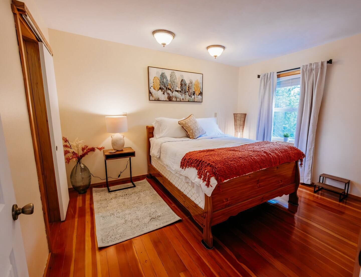 3 habitaciones, tabla de planchar con plancha, wifi y ropa de cama 