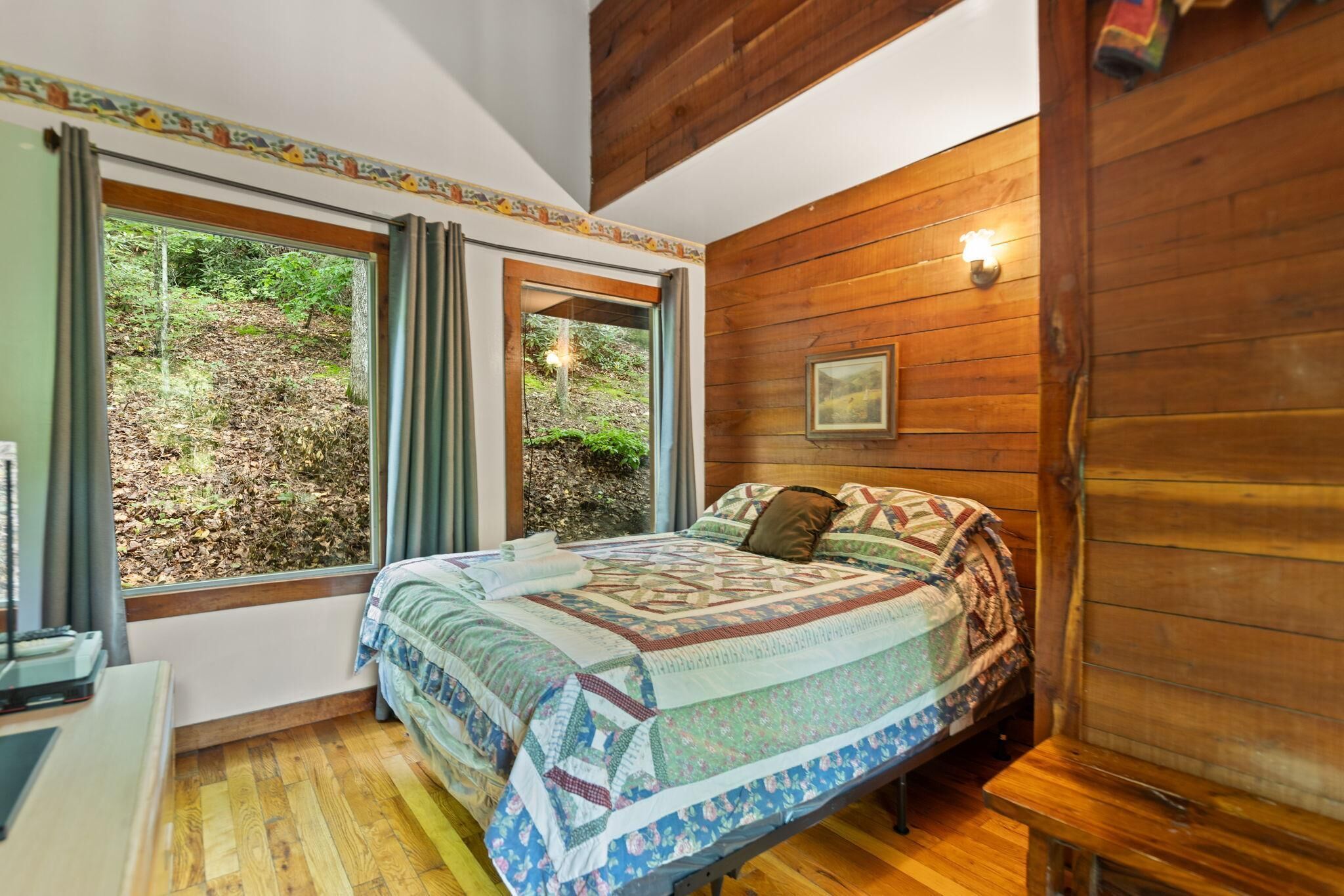 2 bedrooms, bed sheets