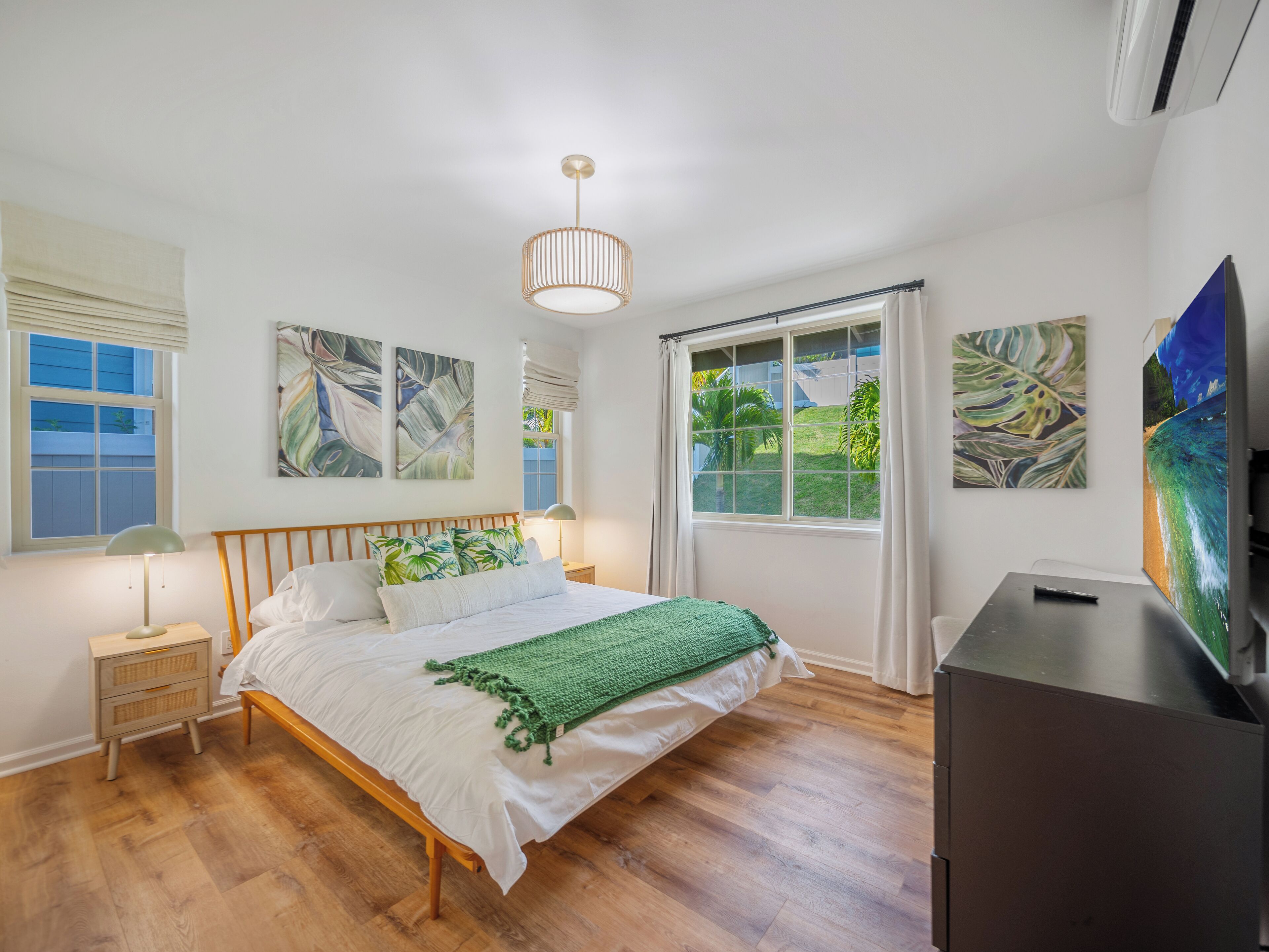 3 bedrooms, travel crib, WiFi, bed sheets