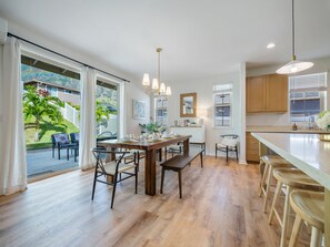 Dining - 🤙The Makaha Shaka! 🤙3BR Villa Oahu 5 Min to Beach, Ocean View, Pool, Hot Tub (Waianae)