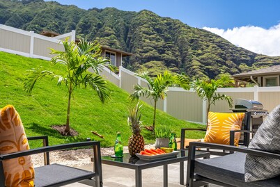 🤙The Makaha Shaka! 🤙3BR Villa Oahu 5 Min to Beach, Ocean View, Pool, Hot Tub