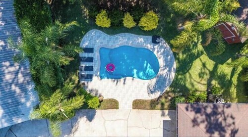 Relaxing SWEET HOME 9mi Downtown Pool&Hot tub.