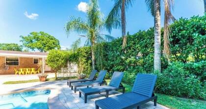 Relaxing SWEET HOME 9mi Downtown Pool&Hot tub.