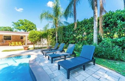 Relaxing SWEET HOME 9mi Downtown Pool&Hot tub.