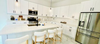 Home just minutes from Downtown,Airport’s