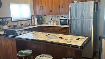 Microwave, coffee/tea maker, cookware/dishes/utensils, ice maker