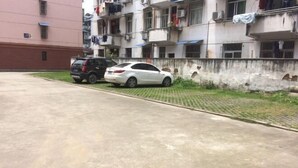 Free self parking - Lido Holiday Hotel (Shitai)