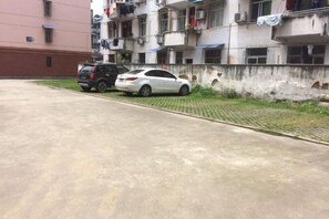 Free self parking - Lido Holiday Hotel (Shitai)