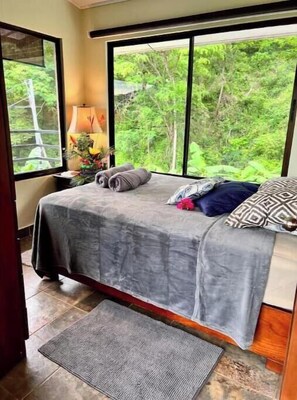 1 chambre, fer et planche à repasser, Wi-Fi gratuit, draps fournis