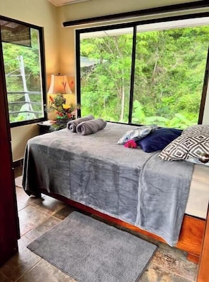 1 chambre, fer et planche à repasser, Wi-Fi gratuit, draps fournis