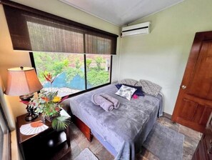 1 slaapkamer, een strijkplank/strijkijzer, gratis wifi, beddengoed