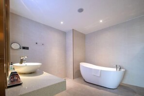 Bathroom - Echarm Hotel (Guangzhou Huadu Square Subway Station Huadu District Government) (Guangzhou)