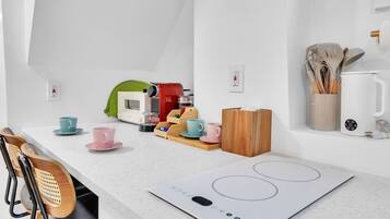 Fridge, microwave, dishwasher, coffee/tea maker