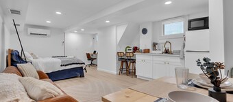 Affordable NYC Luxury: Warm & Inviting Stay, Walk to Riverside Views