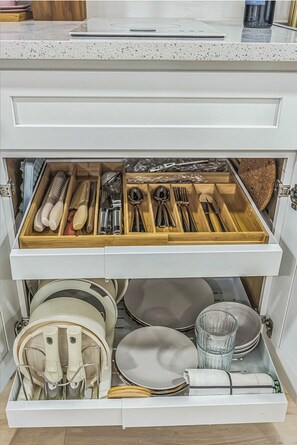 Interior - Affordable NYC Luxury: Warm & Inviting Stay, Walk to Riverside Views (Edgewater)