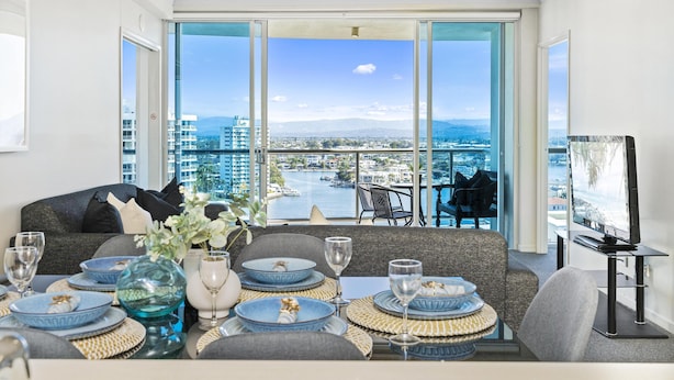 TV - 2 Bed 1 Bath Apartment at Chevron - Q Stay (CHEV 3107 - 2N - NB) (Surfers Paradise)
