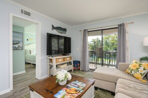 TV, offices - Tennis Villa F20 - Near Beach! (Hilton Head Island)