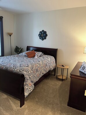 2 camere, una scrivania, Wi-Fi gratuito, lenzuola