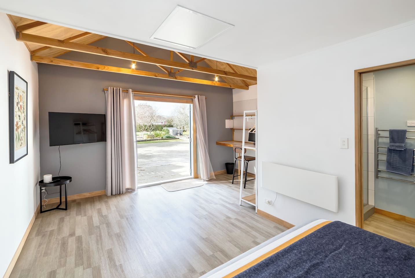 3 bedrooms, desk, iron/ironing board, WiFi (free)