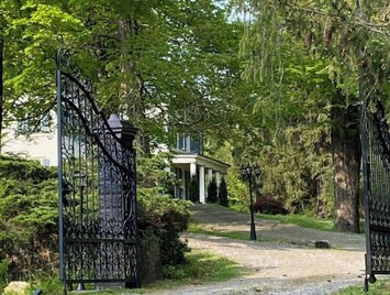 Federal/Greek Revival style mansion was built in 1835 and completely renovated 
