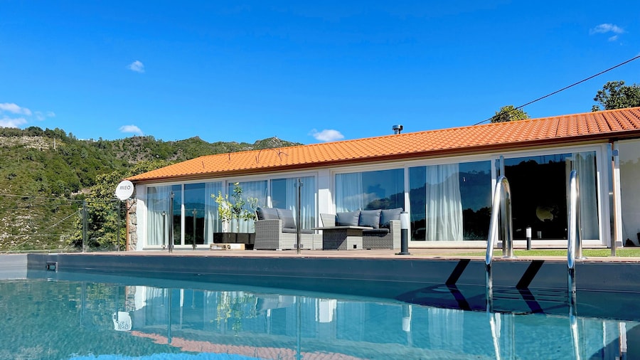 Casas Capela by O'Porto Seven