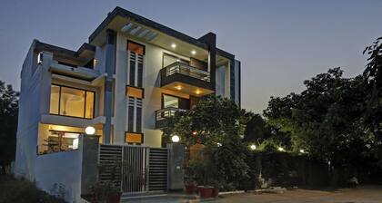 Blue Moon Residency Hotel & Restaurant