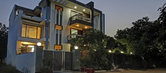 Blue Moon Residency Hotel & Restaurant