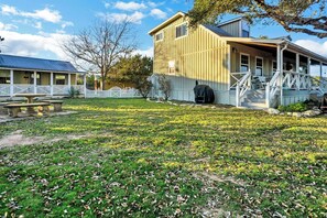 Exterior - Charming 4-BR/4 Bath Farmhouse on 40 beautiful acres in Dripping Springs, Tx (Dripping Springs)