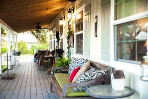 Terrace/patio - Charming 4-BR/4 Bath Farmhouse on 40 beautiful acres in Dripping Springs, Tx (Dripping Springs)