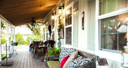 Charming 4-BR/4 Bath Farmhouse on 40 beautiful acres in Dripping Springs, Tx