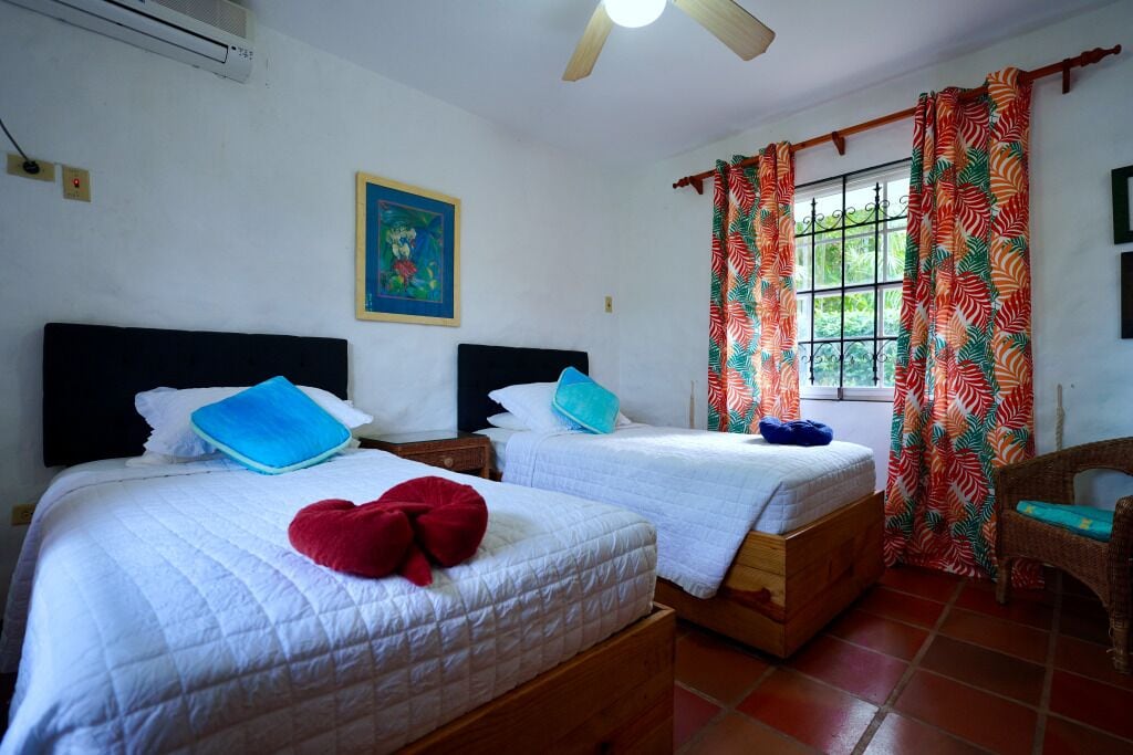 3 bedrooms, in-room safe, iron/ironing board, travel crib