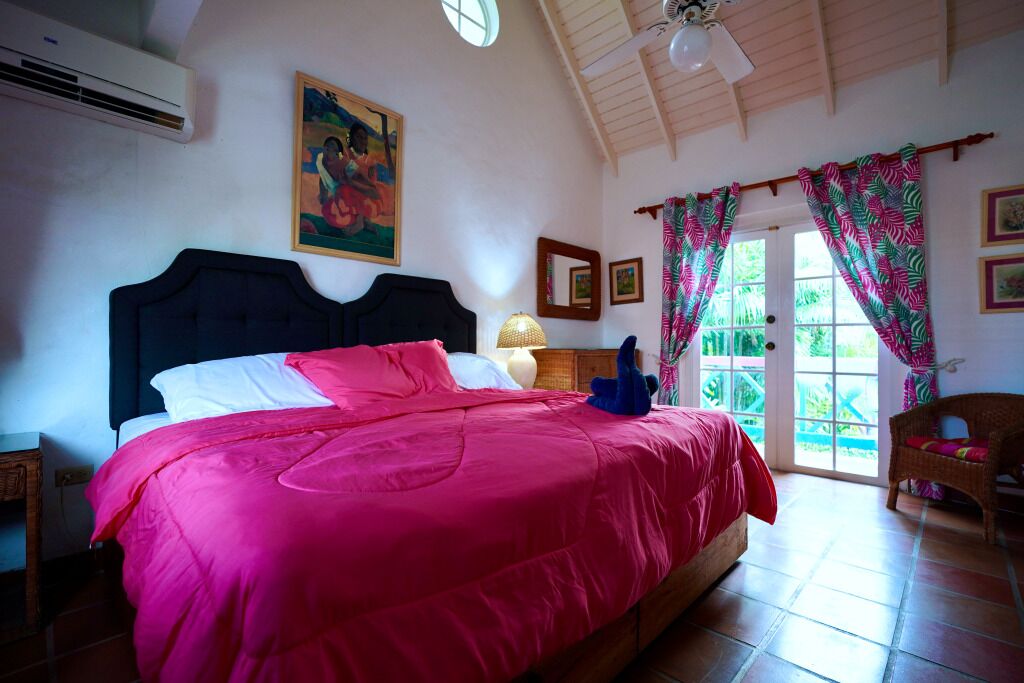 3 chambres, coffres-forts dans les chambres, fer et planche à repasser