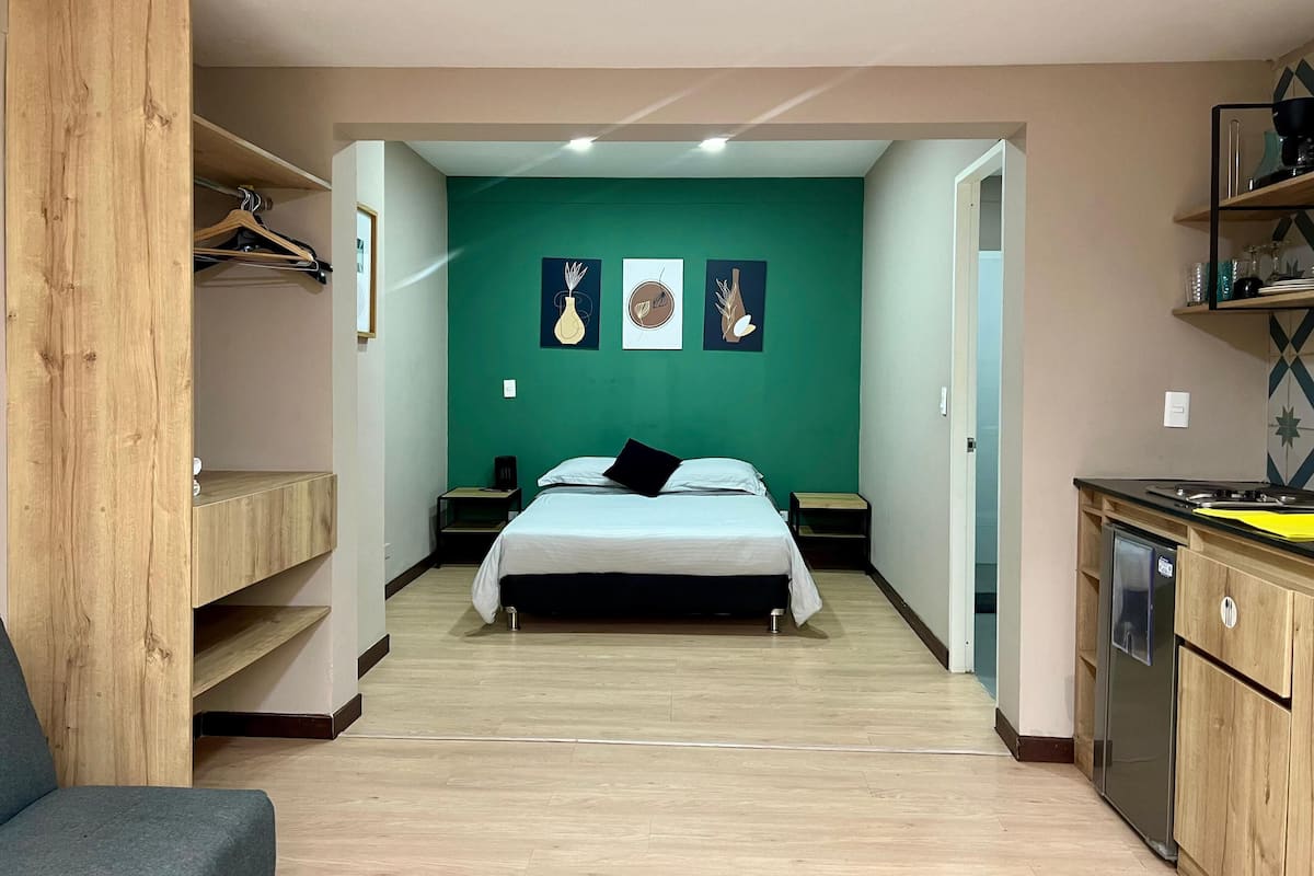 Apartment (A102)