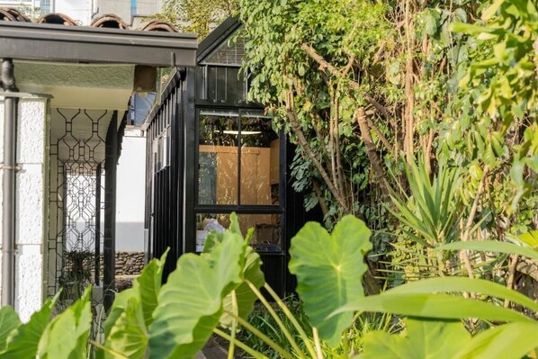 Apartment (A106) | 1 bedroom, desk, free WiFi - Aguacatala by Roots Rentals (Medellín)