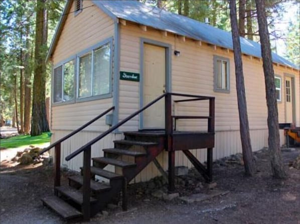 Greenbrae Cabin | Két bảo mật tại phòng, bàn ủi/dụng cụ ủi quần áo