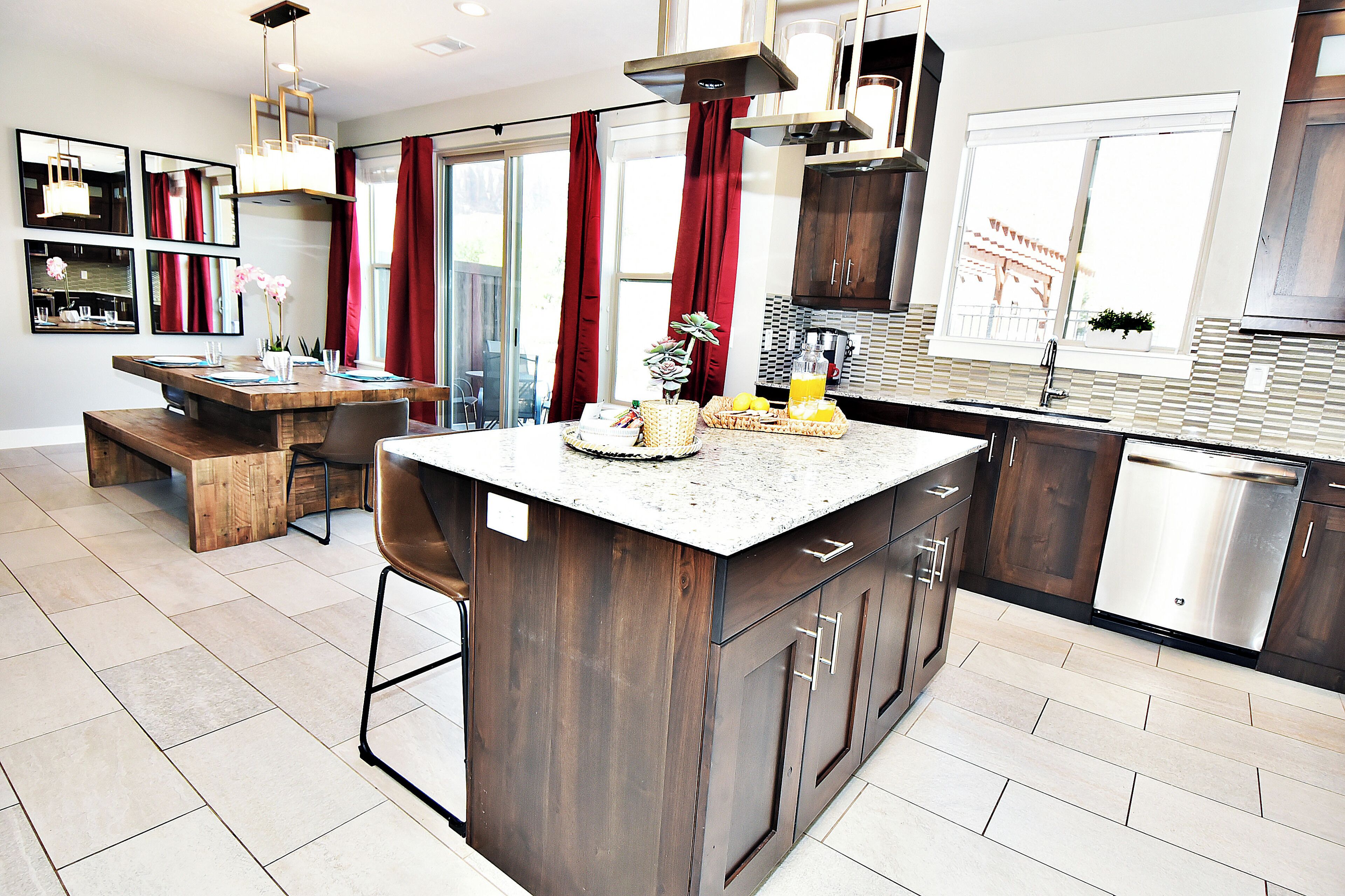 Luxury House, Mountain View | Private kitchen | Full-sized fridge, microwave, oven, stovetop