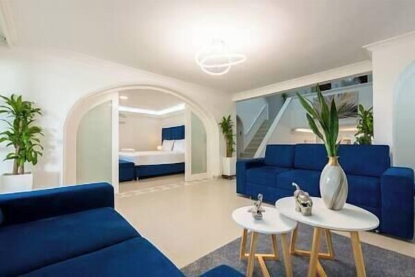 11 bedrooms, iron/ironing board, WiFi, bed sheets